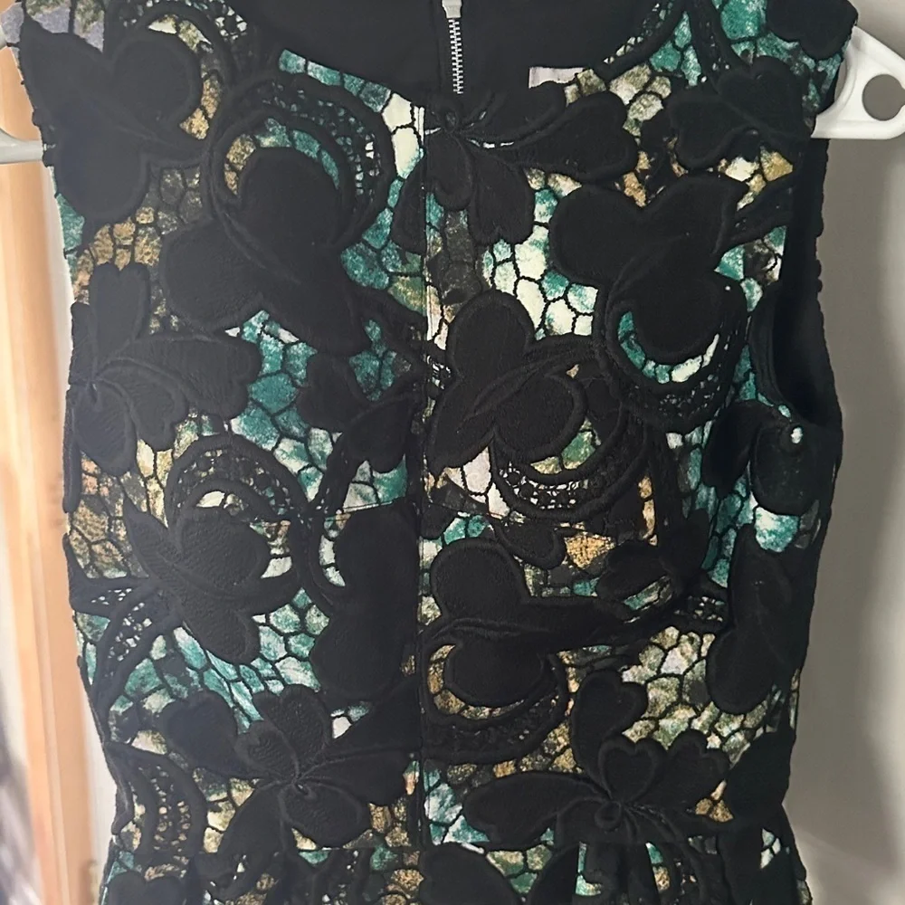 Jovani Masalvi Black and Green Embroidered Top - Size 0 - Picture 8 of 11